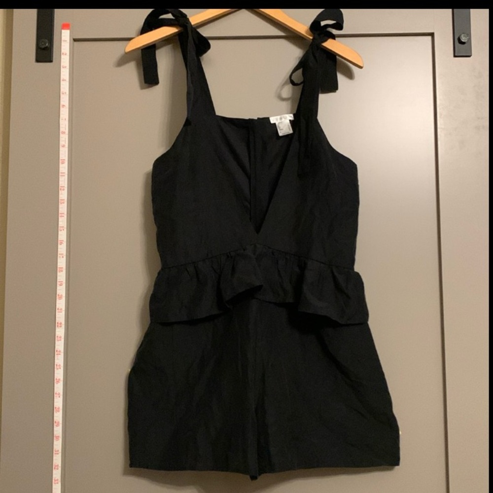Summer Romper Venus V-Neck Black Ruffle Adjustable Shoulder Tie Women’s Size 6